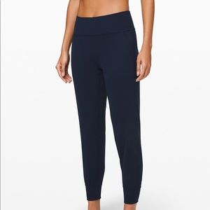 Lululemon size 4 align joggers in navy